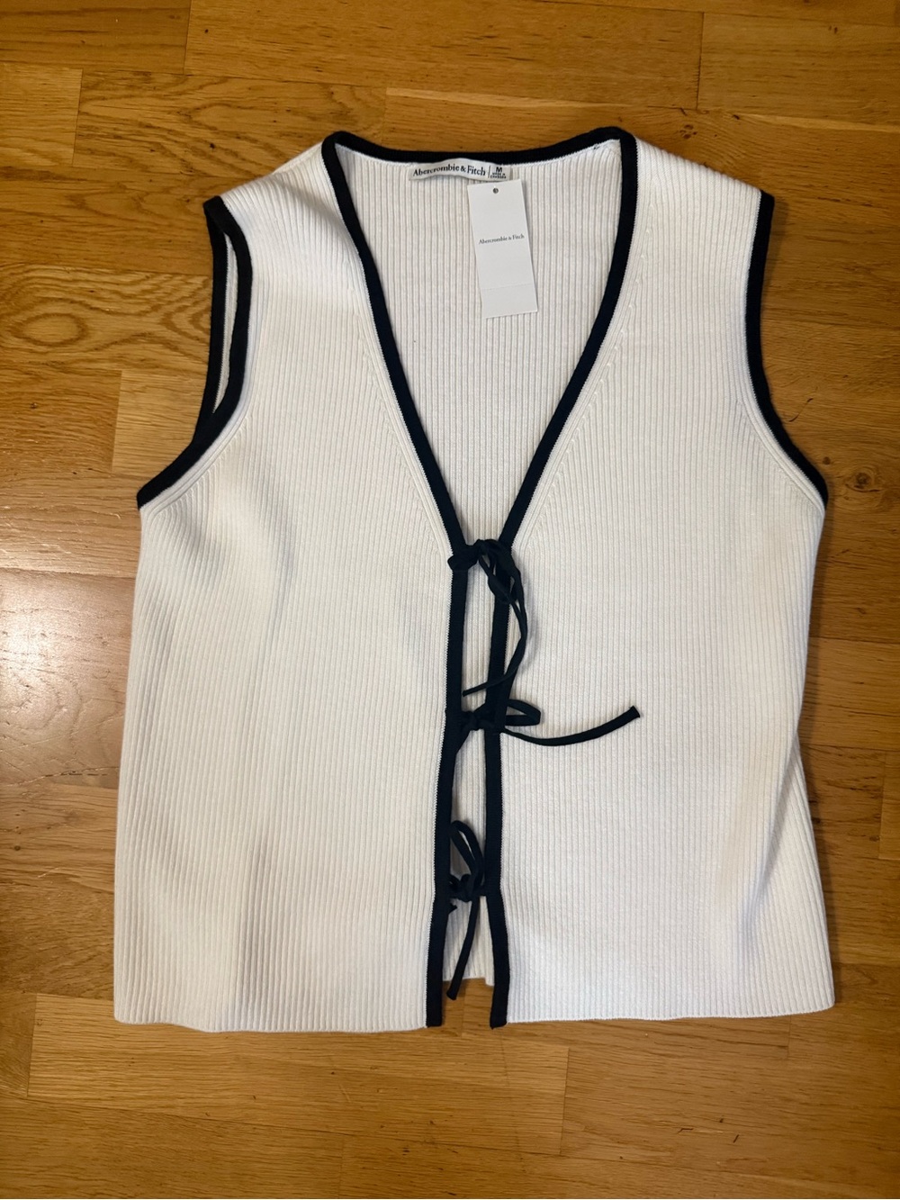 Abercrombie & Fitch White Knit Tie Front V Neck Sweater Vest